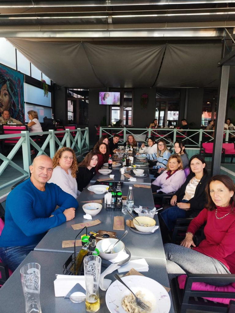 Il vicepresidente Ruggero Sbarra ha accolto gli studenti Siciliani a Brașov.