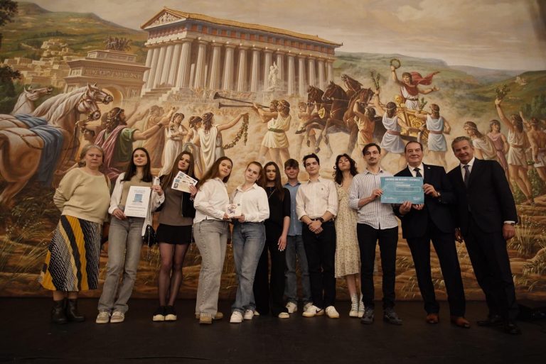 Visita del Com.It.Es Romania al Liceo Ion Neculce di Bucarest: un ponte culturale tra Italia e Romania